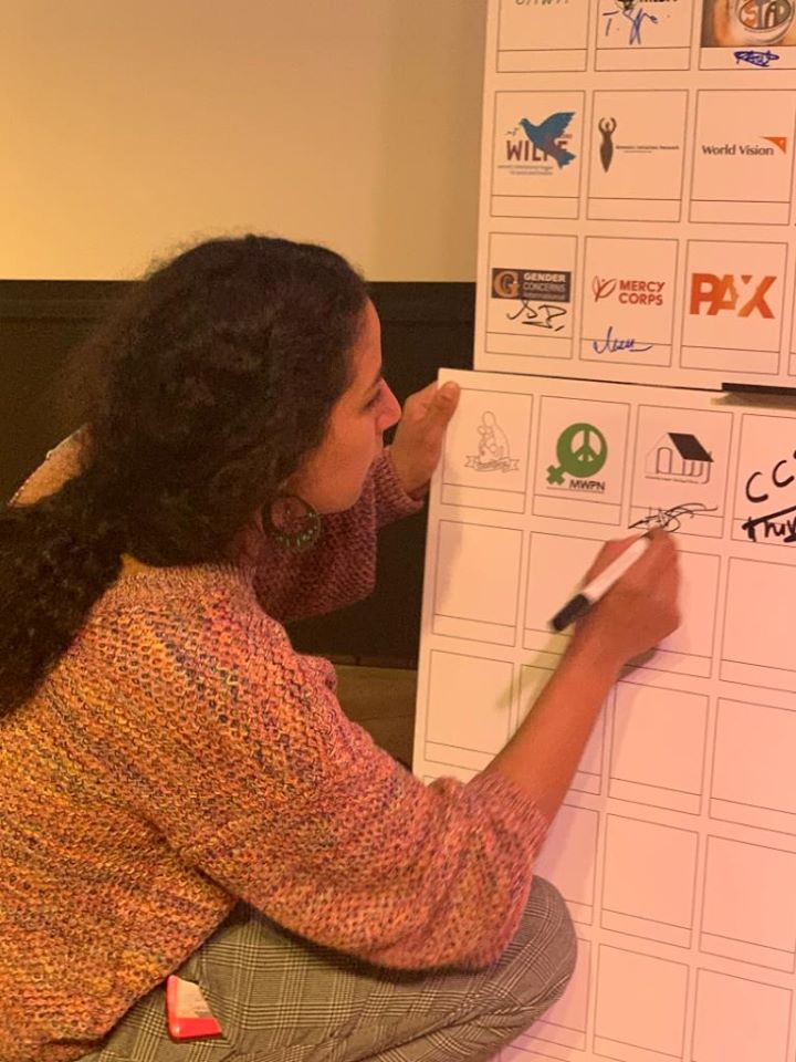 CitizenshipLEA's tweet photo. للسنة الأولى، وقعت رابطة المواطنة على الخطة متمثلة بالزميلة هنادي الشبطة.
ولقد تم العمل في هذا اليوم على التوسع في الخطة الوطنية الهولندية الحالية 1325-III حول دور النساء في السلام والأمن.
@NAP1325 https://t.co/O631HM1CpX