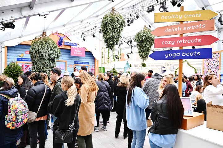 BizBash's tweet photo. The lifestyle brand teamed up with David Stark to create a winter wonderland. https://t.co/067loo6Oun #bizbash #bizbashny #eventprofs #popup #brandactivation #winter #winterdecor #eventdecor #popsugarchalet @POPSUGAR @davidstarkinc @suburbanriot @Athleta https://t.co/HmviwLGUdY