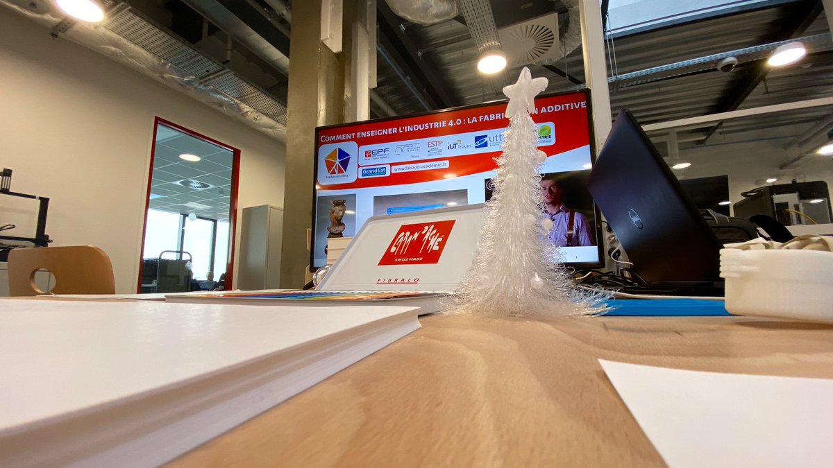 Fin du colloque « Enseigner l’Industrie du Futur » !
Merci aux intervenant(e)s et aux participant(e)s de leur venue !

Et... Joyeuses Fêtes de fin d’année à toutes et à tous ! #EIF19