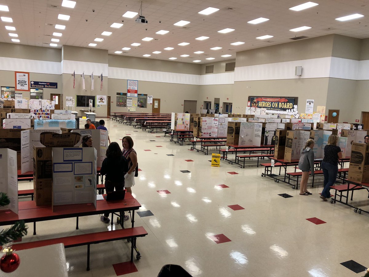 flkeysstem's tweet image. Another wonderful STEM Fair/ family movie night last night Horace O’Bryant School. Grades K-8 had their projects on display for parents and community members to come by and visit. @keysschools