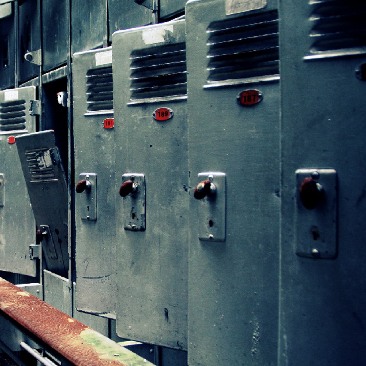 CityMazes's tweet image. The year is 1961, you’ve been sent to investigate
what seems to be a normal looking office but all is
not as it seems... Do have what it takes to escape
‘Atomic Agency’ #citymazes #escaperooms #atomicagency