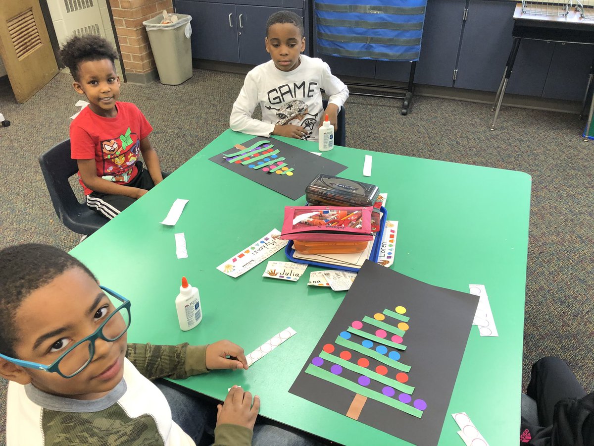 nwojack's tweet photo. Finished project!  Using math to make a Christmas 🎄 @MsMaass13 @SerenaHills_161 https://t.co/o7jC7LRpUS