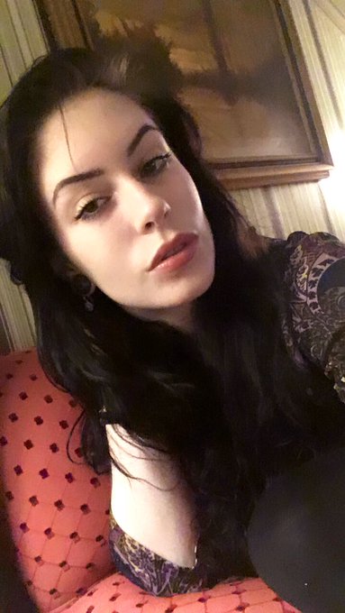 It me. Sorry you guys I&rsquo;ve been more active on Instagram lately https://t.co/XzPTlFwM3H