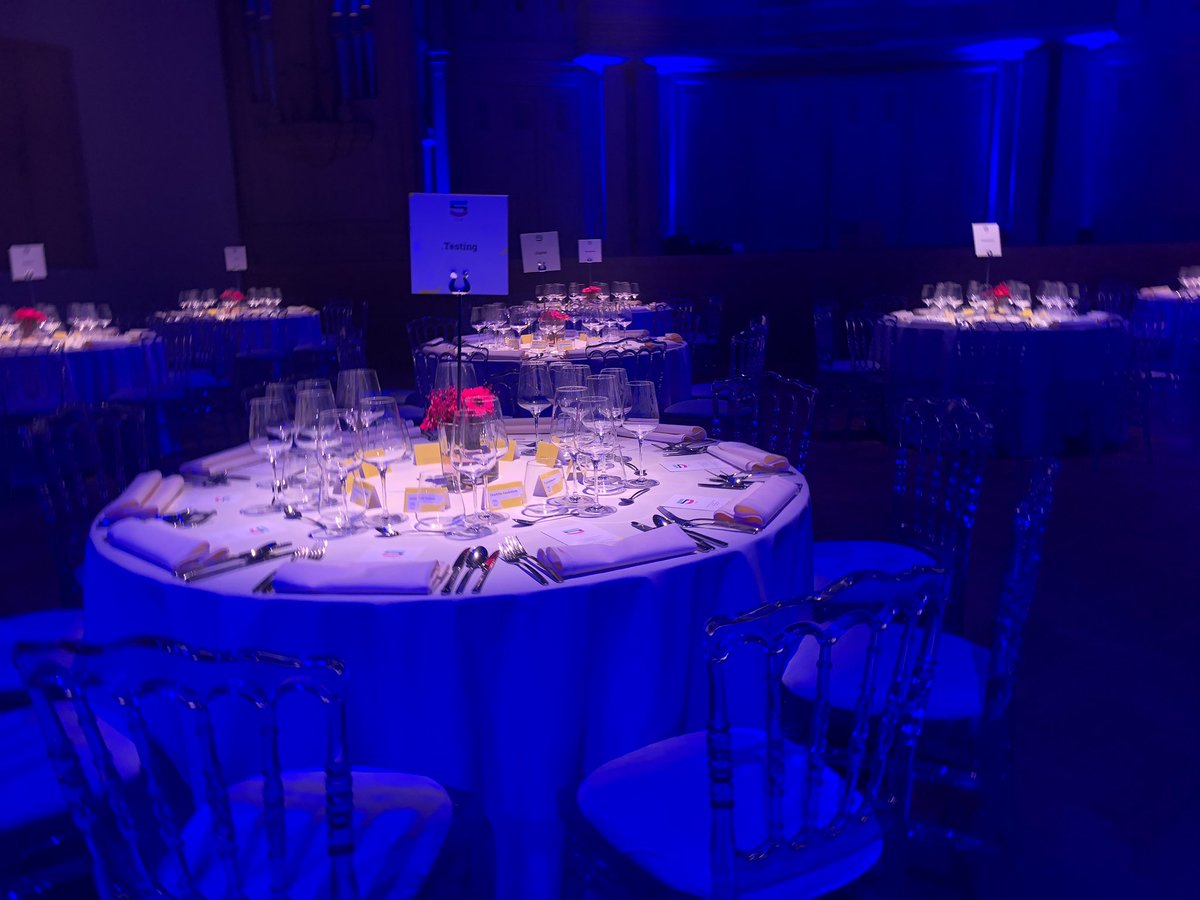 Our customers are our top priority: they dine in the spotlight during our birthday party tonight. We celebrate 5 years of Tobania with a breath-taking dinner show. Turn off the lights, turn on the magic. Happy birthday, Tobania!

#Tobania5YTogether #LifeatTobania #BOZAR