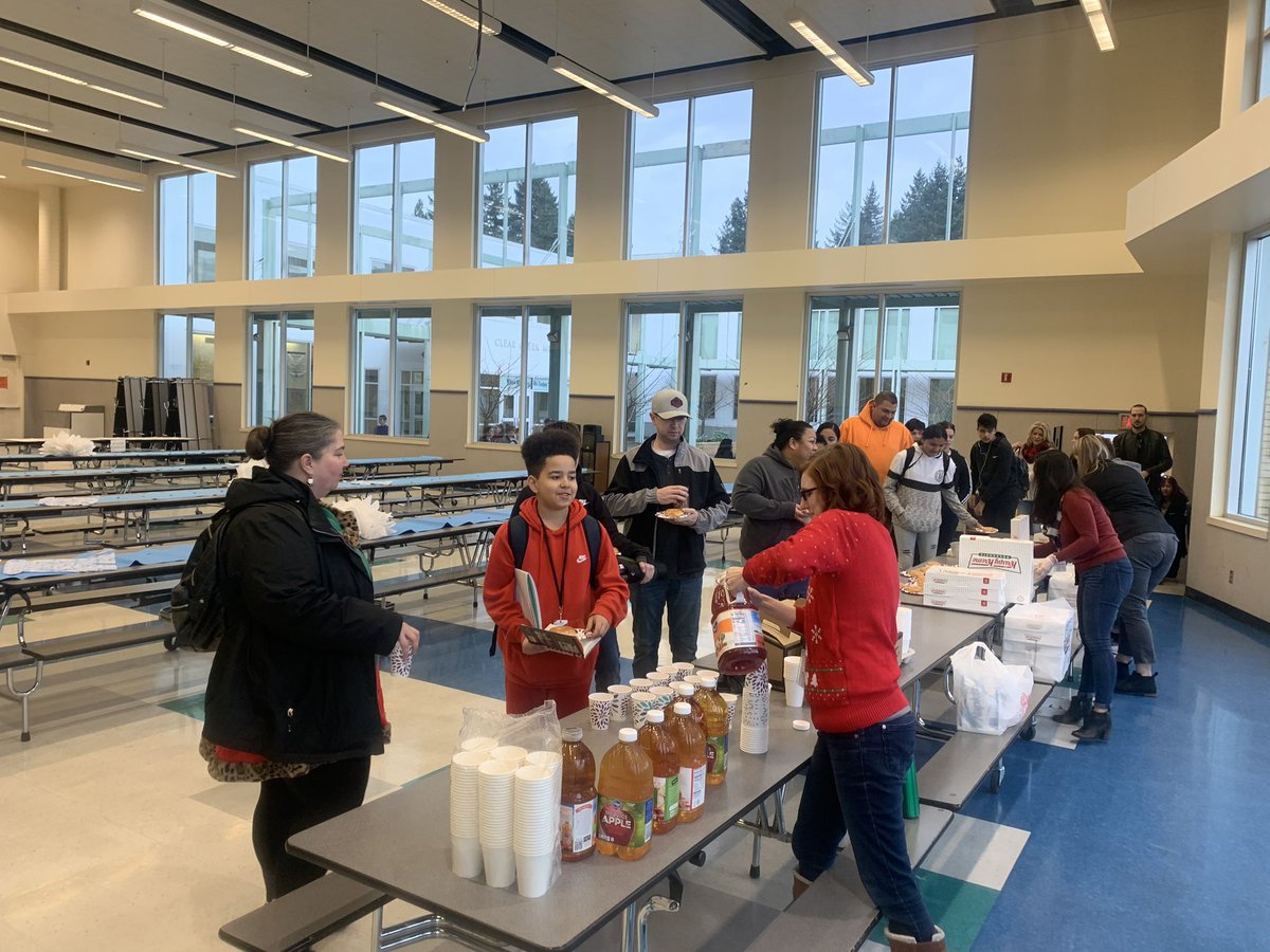 CCMSWildcats's tweet photo. 200 invites went out last week for our 1st Trimester Honor Roll Breakfast: it’s happening now! #CCMSBuildingCommunity #InspireEmpowerTHRIVE https://t.co/qH8dns1kyf