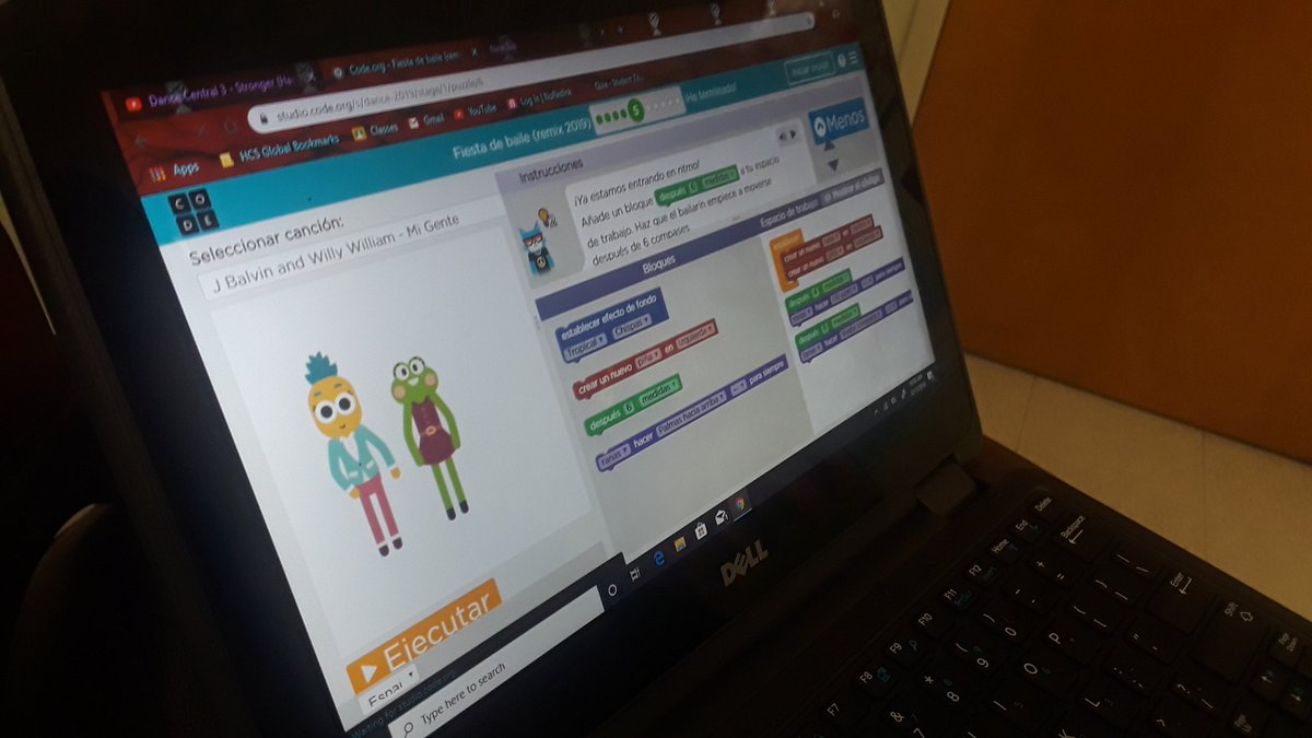 AvsCanesFan's tweet photo. Hora de Código in Spanish 1! Students learned coding vocabulary in Spanish and created dance parties to the music of @JBALVIN, @LosDelRioMusic and @pedrocapo. #gsftrojanstrong #hcspdl #HourOfCode #HoraDeCodigo https://t.co/JNElYt4ytU