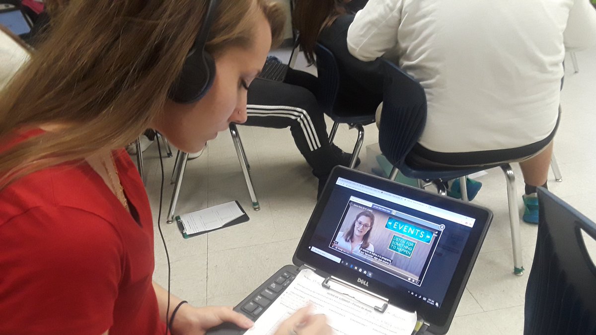 AvsCanesFan's tweet photo. Hora de Código in Spanish 1! Students learned coding vocabulary in Spanish and created dance parties to the music of @JBALVIN, @LosDelRioMusic and @pedrocapo. #gsftrojanstrong #hcspdl #HourOfCode #HoraDeCodigo https://t.co/JNElYt4ytU
