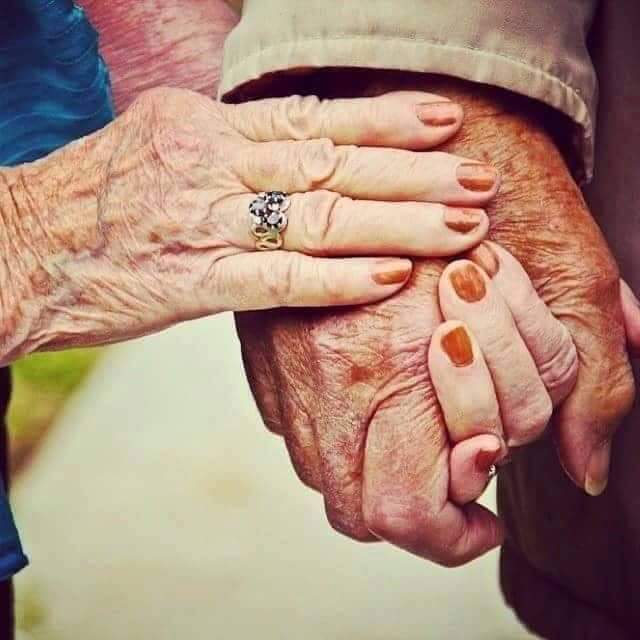 Ara sıra evdeki hanıma ada şiir okuyun sanaldaki şair ruhlu beyler..