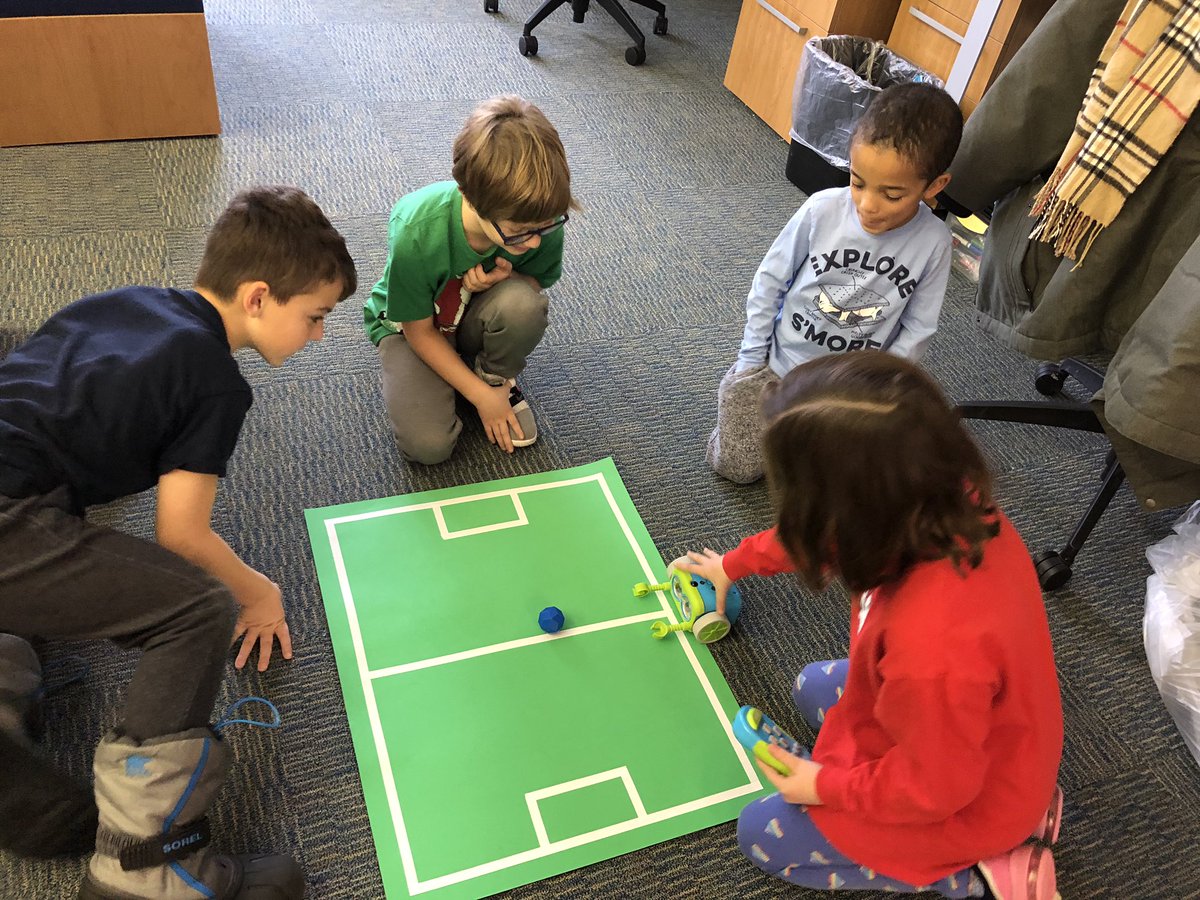 BoozDebbie's tweet image. Good-bye #HourOfCode hello #yearofcode! 2B scores with Botleys! #learningresources @victoriaobst @jetlennon