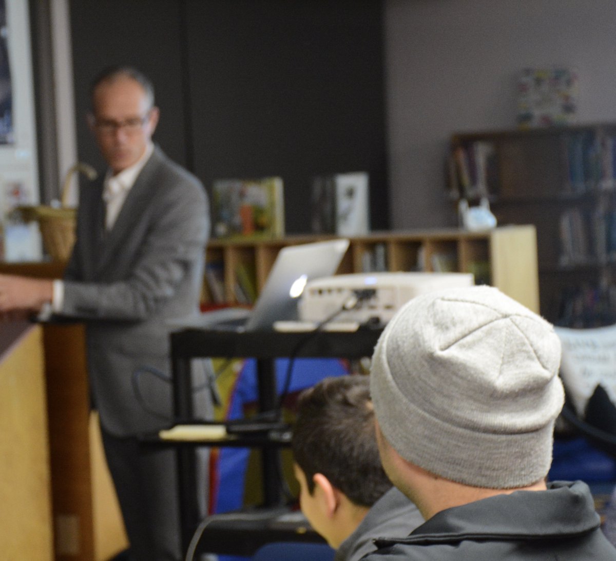 fd_sinclair's tweet photo. An evening inviting parents to talk about how they can be a part of their child's learning through #freshgrade and how our questions about student experience matter @Vendram1n #sinclairlearns #sd36learn https://t.co/wrEuER7UrC