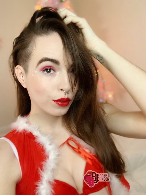 Have you been naughty or nice? 💋 https://t.co/KHn1vz2Wqx