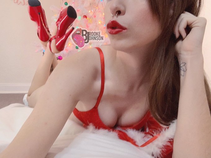 Have you been naughty or nice? 💋 https://t.co/KHn1vz2Wqx