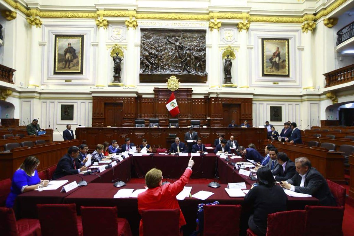 [AHORA] Participando en la sesión de la #ComisiónPermanente donde se designa al congresista Héctor Becerril como coordinador del grupo de trabajo que revisará el DU 017-2019, que establece medidas para la cobertura universal de salud.