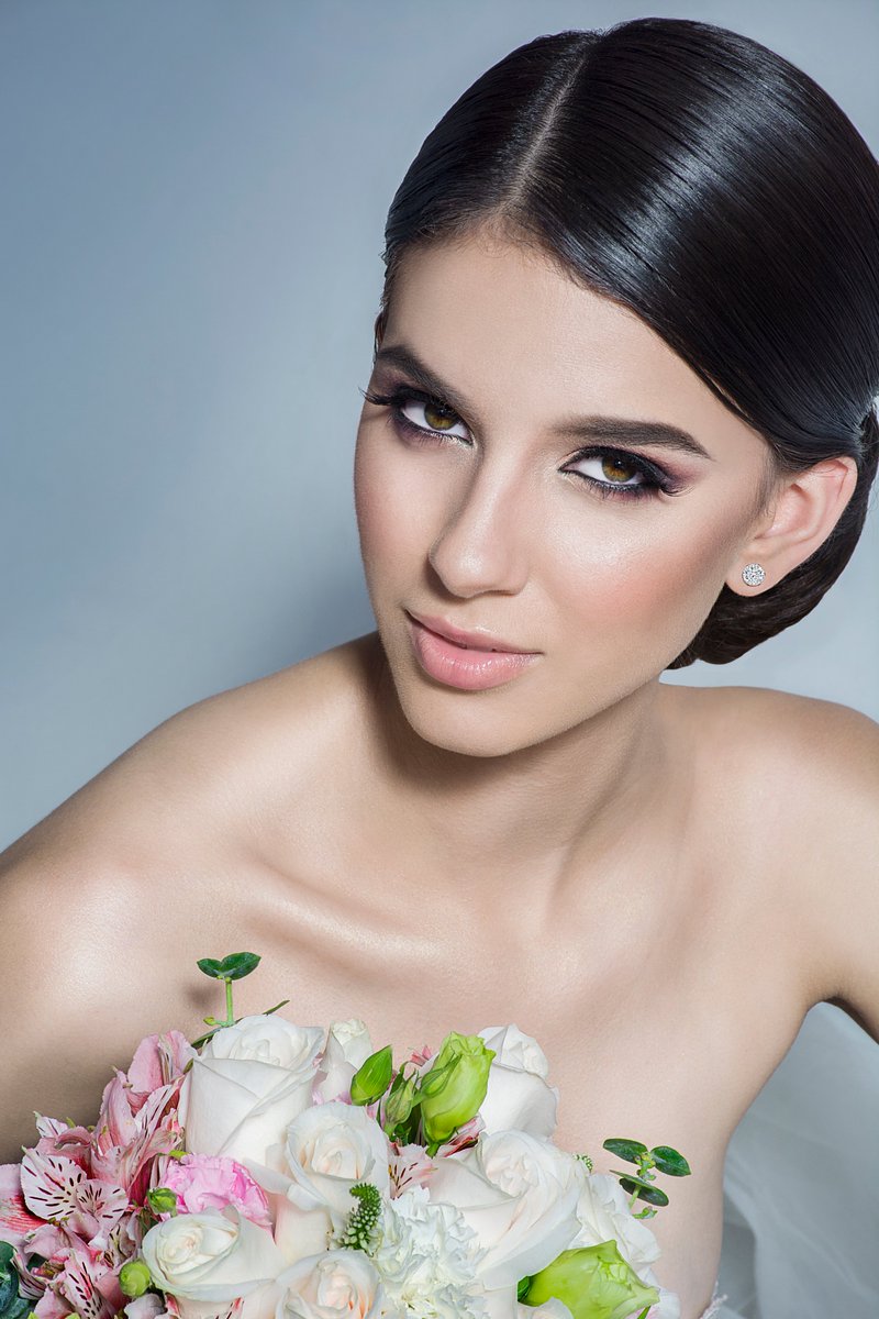 MakeupFG's tweet photo. Este es el maquillaje que adoran todas las seguidoras de lo natural.   El no make up make up conquista los corazones de todas las Novias.

Fotografía: @roberthmore
Maquillaje: Fernando García
Peinado: @alexander_hairstyle
Modelo: @clauughersi
Vestido @privatoficial @maluprivat https://t.co/8WP6qb1XuK