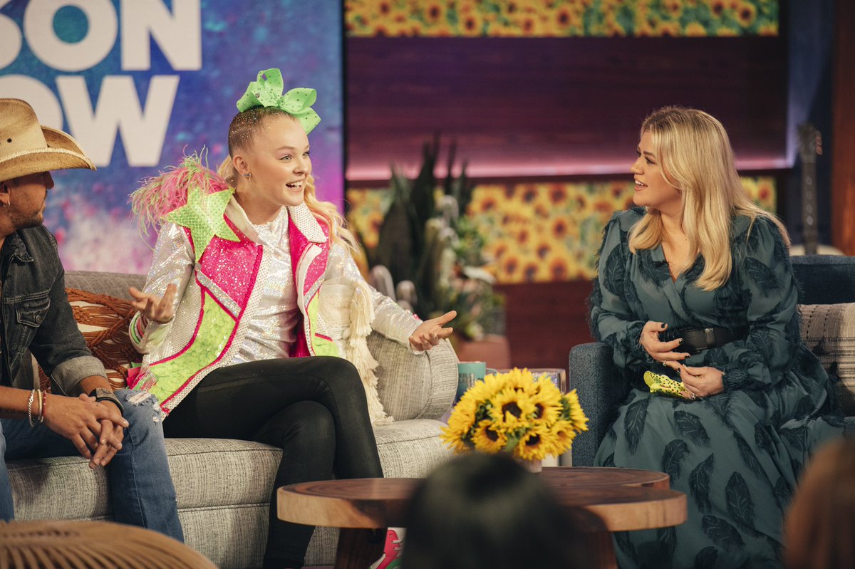 Grab your bows 🎀 and tune in to watch <a href="/itsjojosiwa/">JoJo Siwa</a> on tomorrow’s episode of the <a href="/KellyClarksonTV/">The Kelly Clarkson Show</a> show. Don’t miss out seeing JoJo LIVE in Florida on 5/22 in Tampa, 5/23 in Miami, 5/27 in Estero, 5/27 in Jacksonville, and 5/29 in Pensacola - tickets are on sale now!