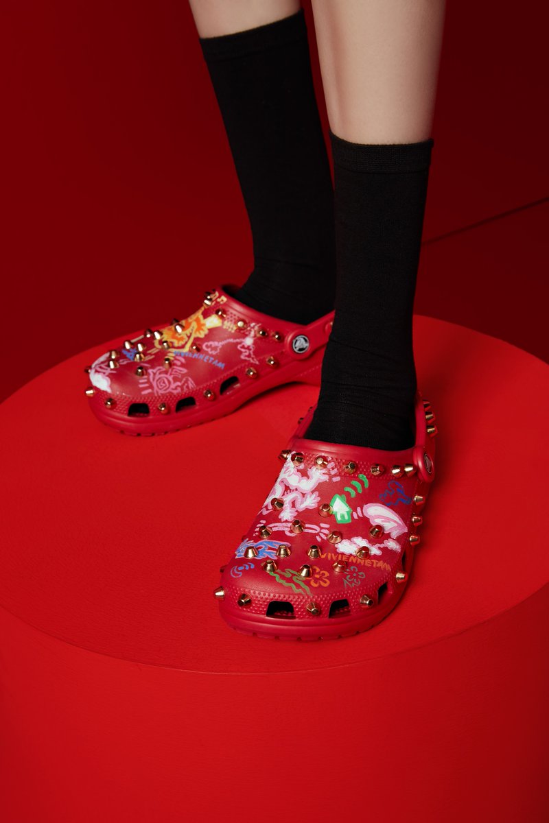 vivienne tam crocs