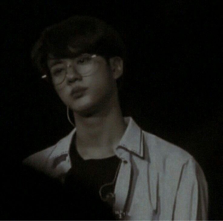 badjungoogle's tweet photo. name:Kim SeokJin
status:watcher 
age:28y
motivo:"quem desafia ganha." https://t.co/E8dh1PLDHd