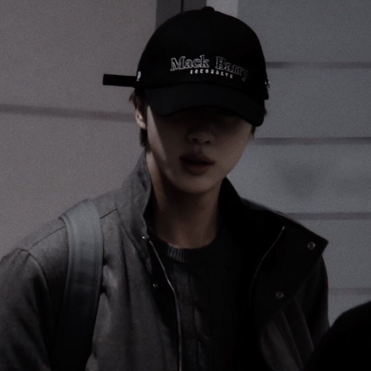 badjungoogle's tweet photo. name:Kim SeokJin
status:watcher 
age:28y
motivo:"quem desafia ganha." https://t.co/E8dh1PLDHd