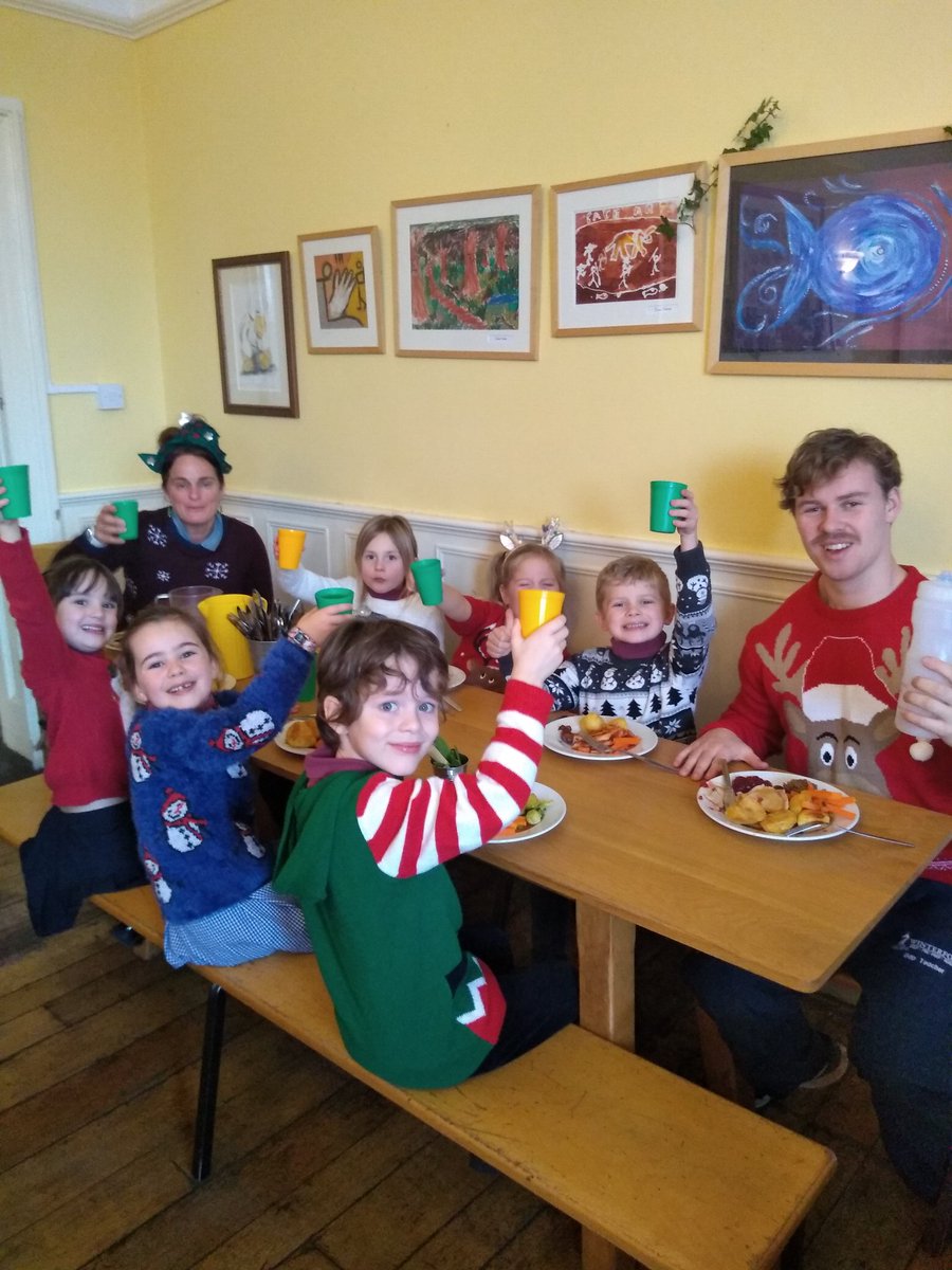 MaryKav61655465's tweet photo. #Winterfoldhs #ChristmasJumperDay #Christmas lunch time fun for key stage one! Cheers everyone! https://t.co/75trQ1pNIE