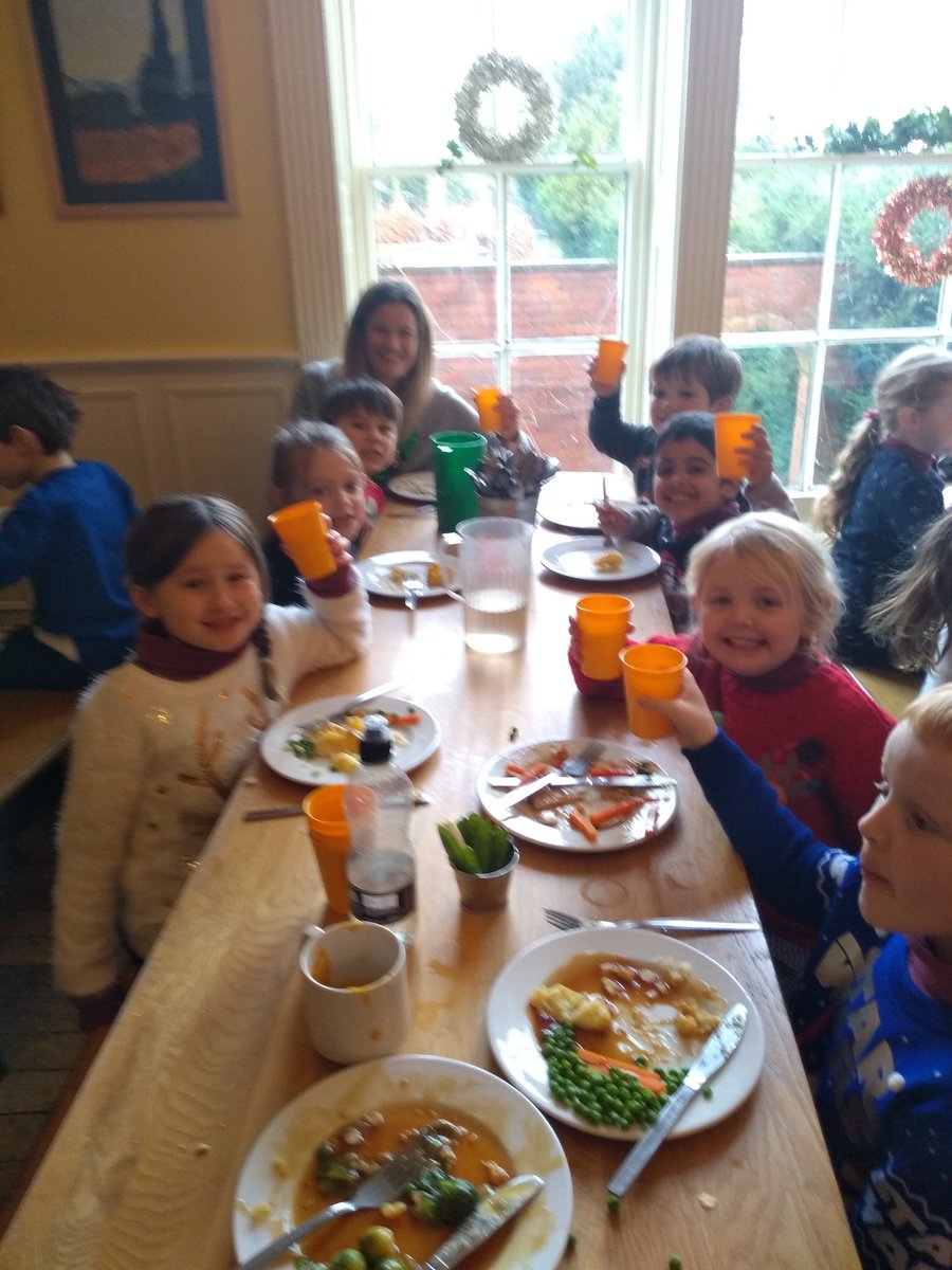 MaryKav61655465's tweet photo. #Winterfoldhs #ChristmasJumperDay #Christmas lunch time fun for key stage one! Cheers everyone! https://t.co/75trQ1pNIE