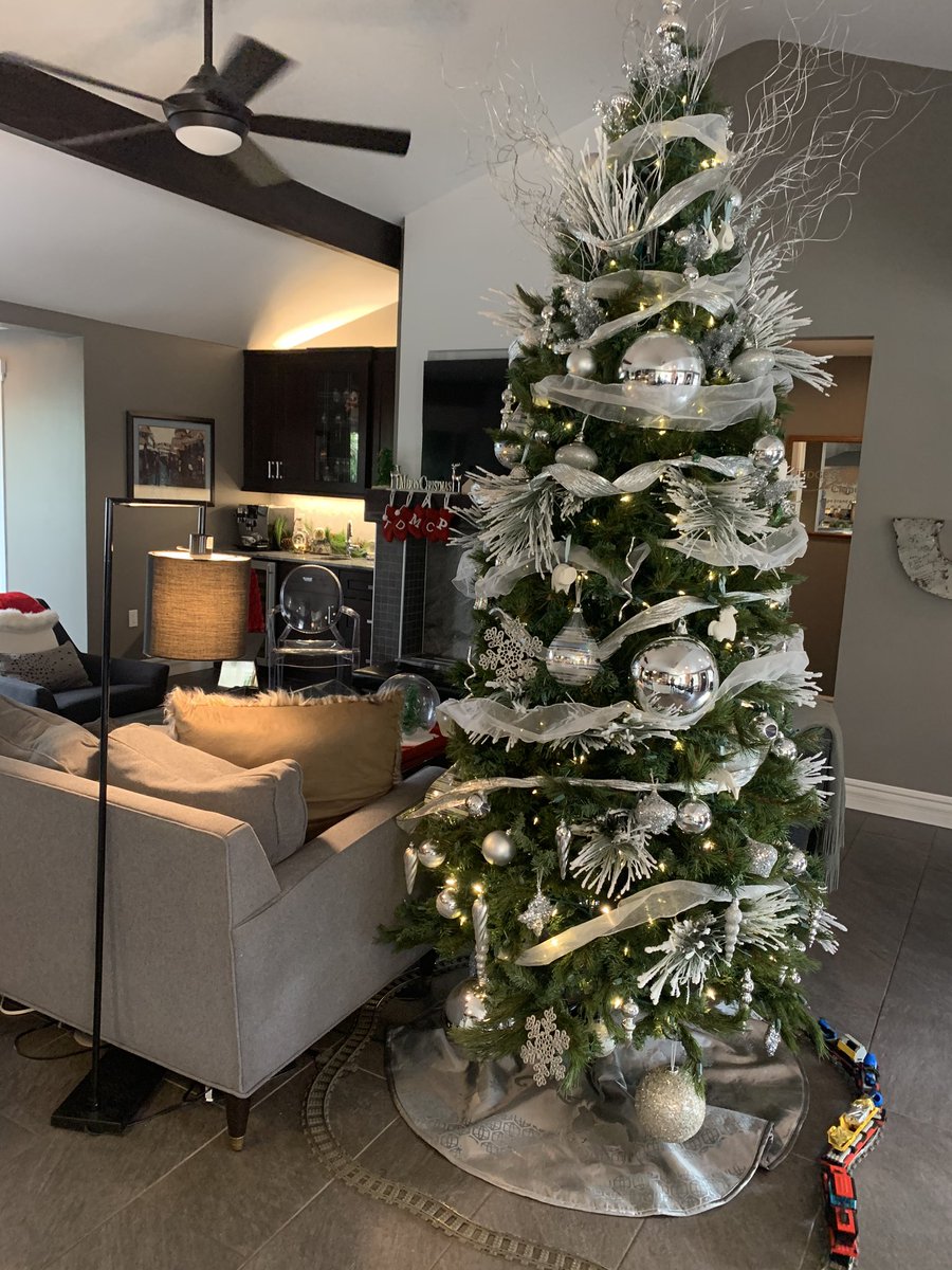 Filming on location with <a href="/YourLifeArizona/">Your Life Arizona</a> and James Judge talking holiday decor and #diy gifts! Thanks @bhamiltonTV!