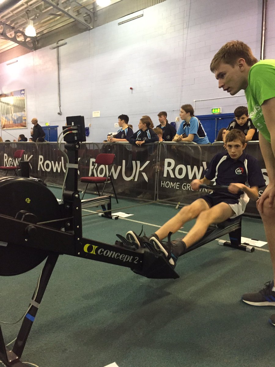 TempleMoorSport's tweet photo. HCP race in full flow, it’s tight between Jimmy and Caleb..... 🚣♂️#rowleeds #rowuk https://t.co/hAMdoFB3WY