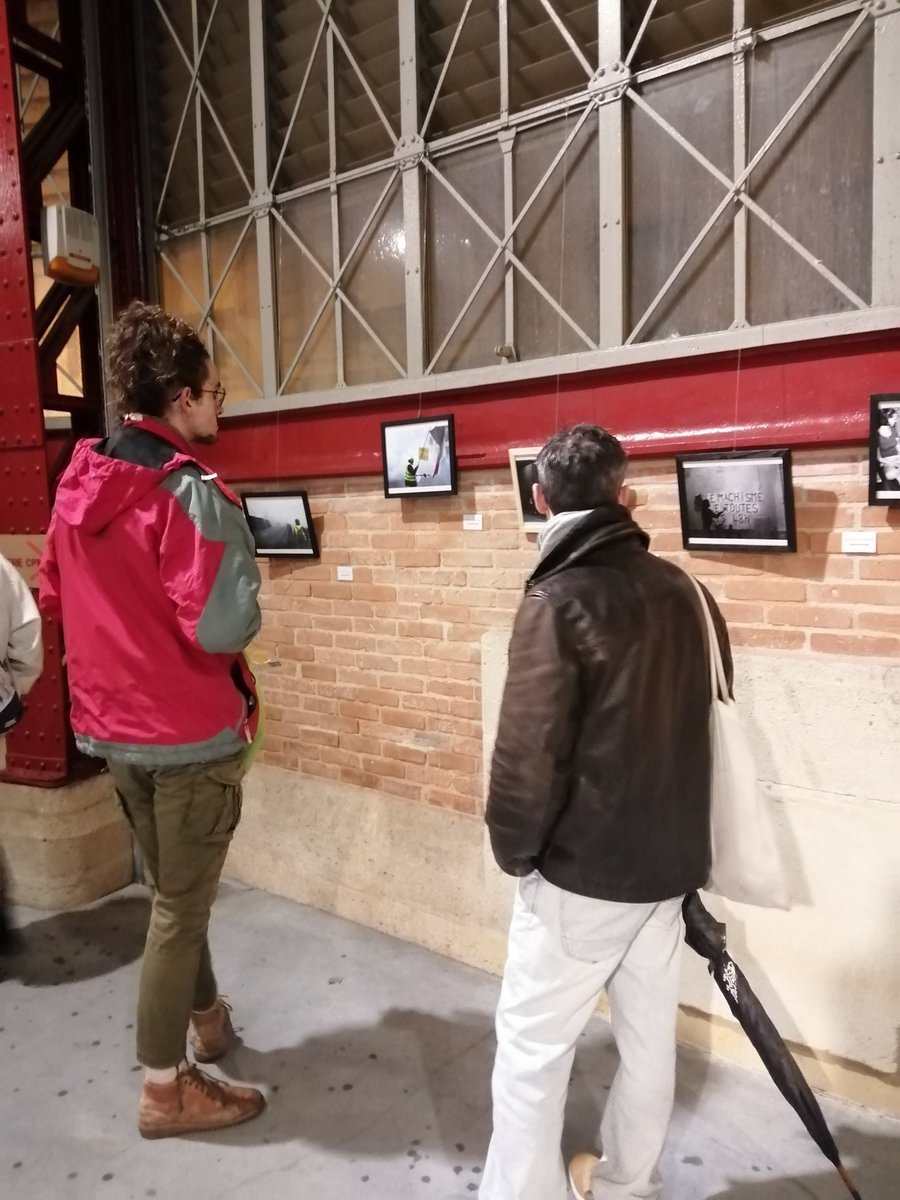 spherecppbx's tweet photo. Les premier.e.s https://t.co/3LxYS48xuz.s arrivent et profitent de l'exposition de photographies avant le début de la conférence 📢
#spherecpp https://t.co/YNG5yyPxo4