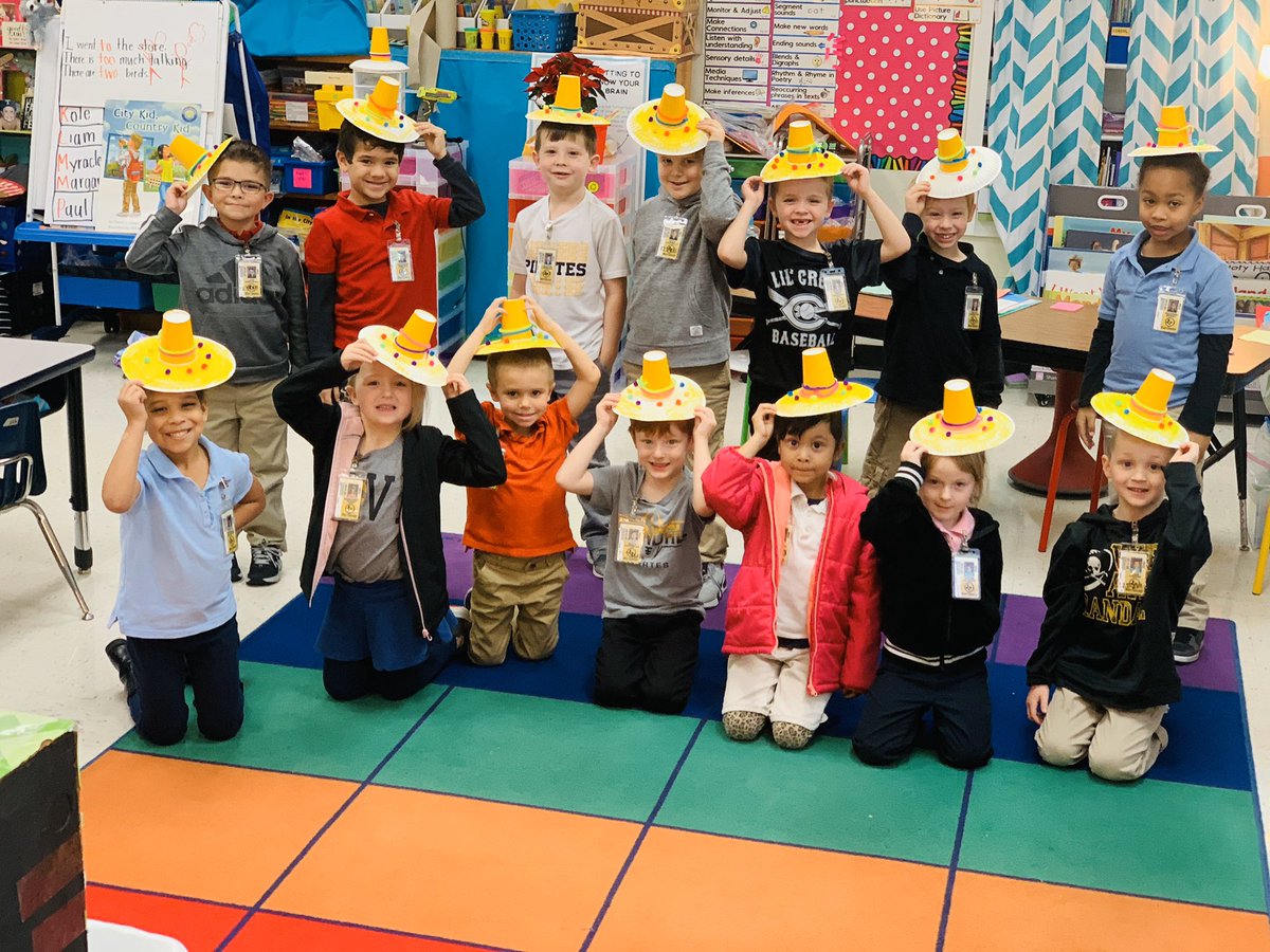 kinderHOO's tweet photo. We started our travels for Christmas around the world yesterday and learned all about Christmas in Mexico! @NolaKWilson https://t.co/N0JfIzwZbr