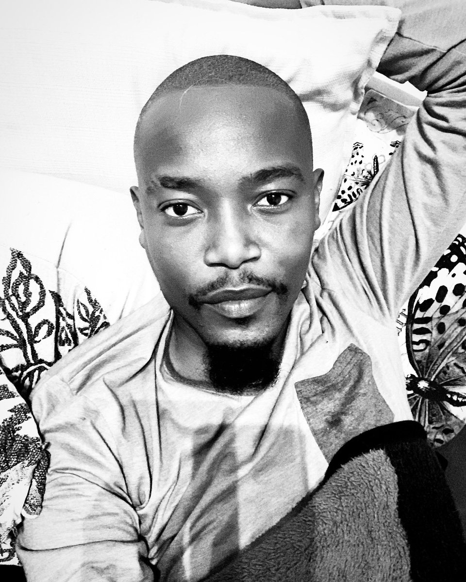 RT for our National Treasure his such an Vibe,Mood and the show incomplete without him #Uyangthandana @MosheNdiki