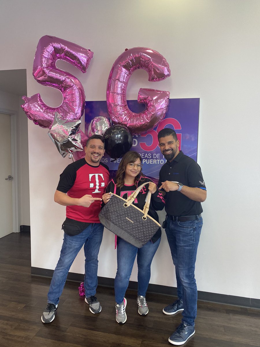 MaritoMed11's tweet photo. Celebrating the best of the best. Tania Gonzalez Consumer Voice  Top Performer Of November 2019. Keep up the good work. #Team #DesignPlaza #TmobilePR #5G #samsung @juanmvazquez @JEMartel @WencyBaerga @Josuet75 https://t.co/58HT0Gc74j