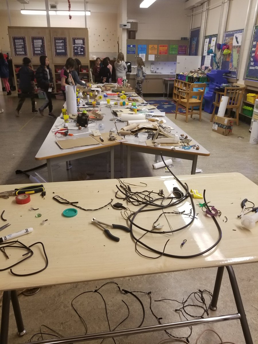 chasesclass's tweet photo. Mrs. Chase's STEM challenge day! Climate change robots!! https://t.co/aRTO5cMa2y