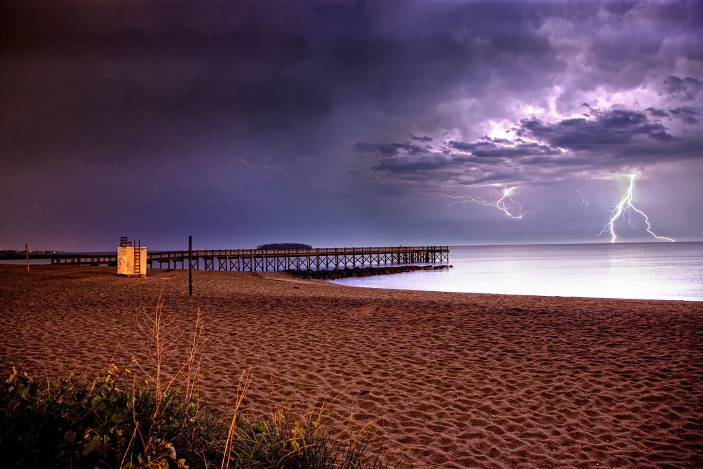 SBenody's tweet photo. Lightning is a dangerous and beautiful art..🎨⚡💞

#photography #photo #photooftheday #naturephotography #photographer #lightning #nature #dangerous #learning #dslr #camera #configuration #photoshoot #photogrid #gallery #click #sky #night #nightsky #rain #thunder #followme https://t.co/6VVVGVuJUG