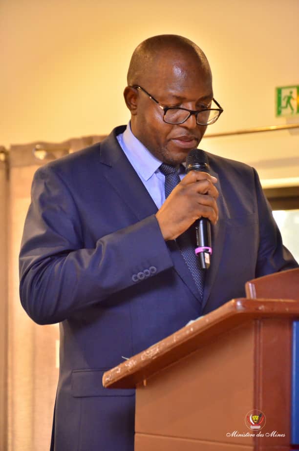 Mines_RDC's tweet photo. Au 2ème  Forum National sur la Décentralisation,  Willy KITOBO a exposé sur  la redevance minière et la dotation de 0,3% pour le développement communautaire.@KitoboWilly https://t.co/tXhrEEkxvy