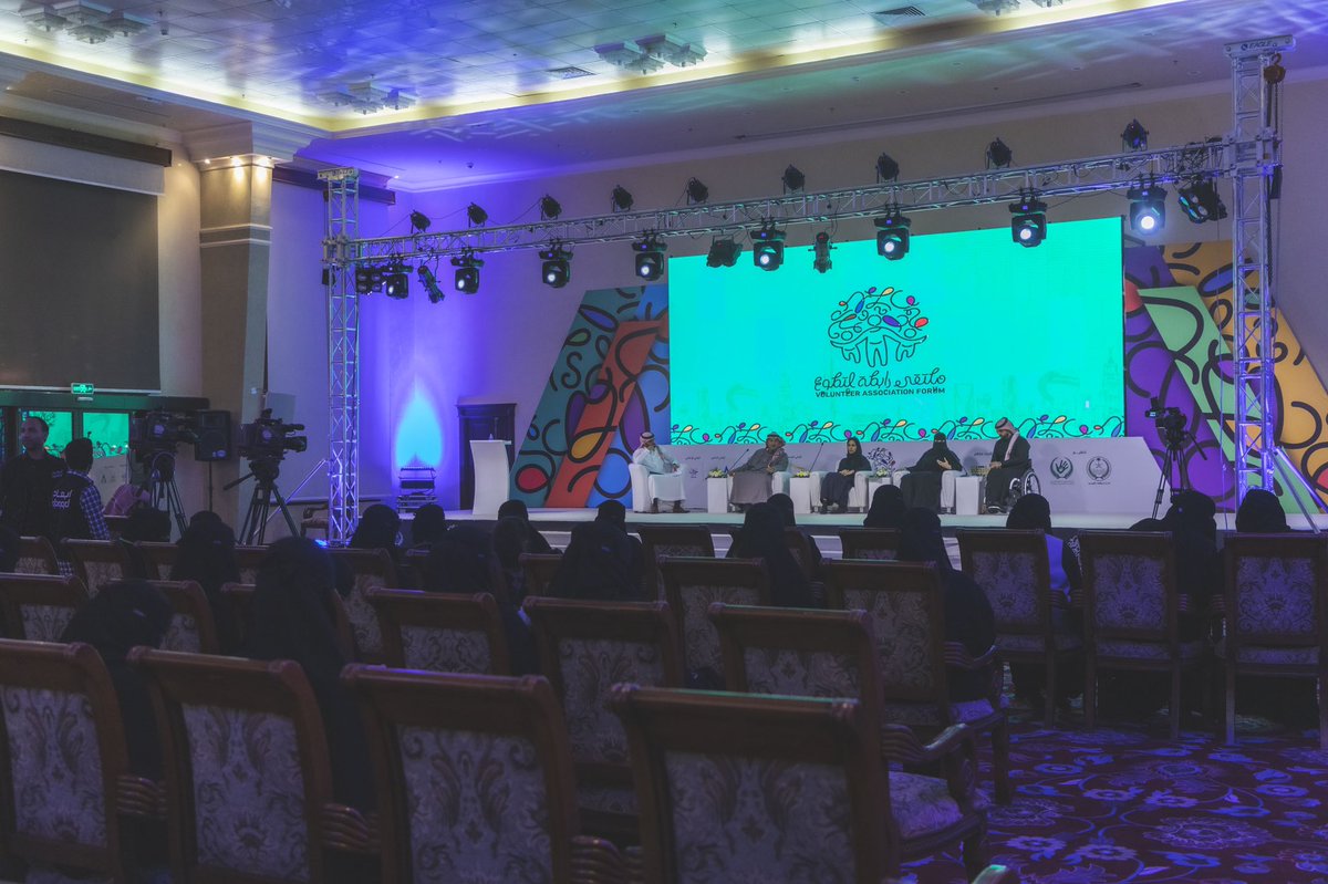 #فيديو 🎥 :
لـ الجلسه الحوارية " العمل التطوعي بين الواقع و التحديات " في #ملتقى_رابطة_التطوع 
.
بمشاركة : 
د. فاطمة البخيت 
أ. علي الغامدي 
أ. هوازن الزهراني 
أ. فهد النتيفي 
المحاور : علي العطينان 
.
youtu.be/W_G_DwvrZJA