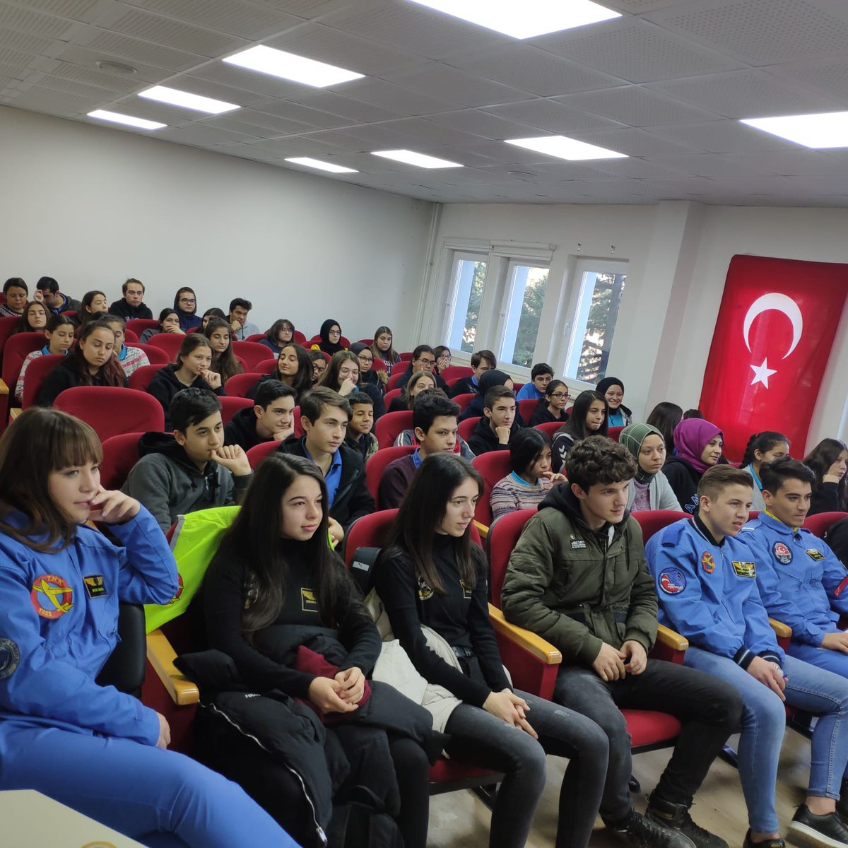 GencThk's tweet photo. Bilecik 15 Temmuz Şehitler Anadolu Lisesi'nde Genç Kanatlar ve Türk Hava Kurumu tarihi oluşumu ile ilgili bilgi semineri verilmiştir.🛫 https://t.co/fHirGJvx1e