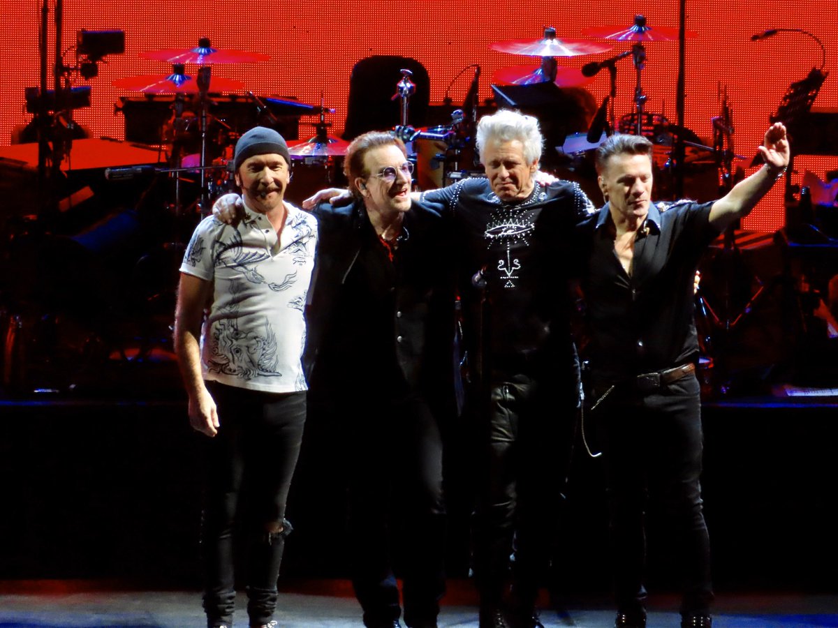 raffytima's tweet image. U2 rocks the Philippine Arena in #JoshuaTree concert, paid tribute to Red Cross Volunteers, Journalists and Filipino women in an almost two and a half hour spectacle. #U2TheJoshuaTree2019  #U2Manila