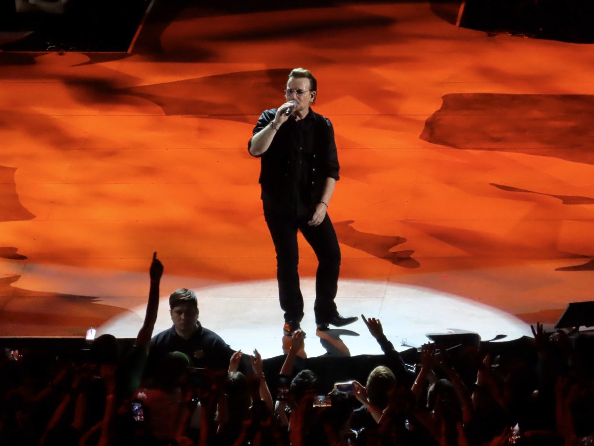 raffytima's tweet image. U2 rocks the Philippine Arena in #JoshuaTree concert, paid tribute to Red Cross Volunteers, Journalists and Filipino women in an almost two and a half hour spectacle. #U2TheJoshuaTree2019  #U2Manila