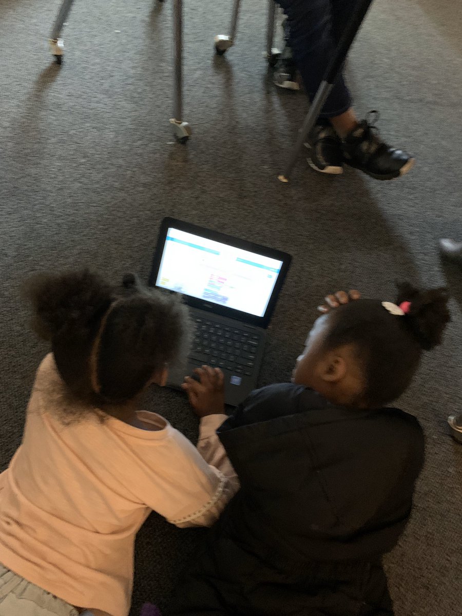 lets_du_this's tweet photo. @MsThompsonNSE & Ms. Sievert’s class partnering up for the #HourOfCode!! @NSECrickets #NSEhourofcode #richlandtwo https://t.co/Y5h2yJQ0Aw