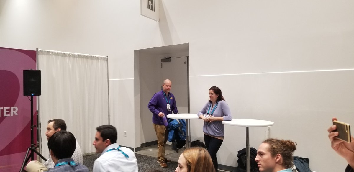 #3min #FlumeFriday #elightning talks happening now! IRL manifestation of the long history of bridging experiments and measurements on #fluidflow #turbulence #sediment across different hemispheres of the twittersphere @theAGU @EuroGeosciences @EGU_HS  #AGU19 #agu100 #ecohydraulics