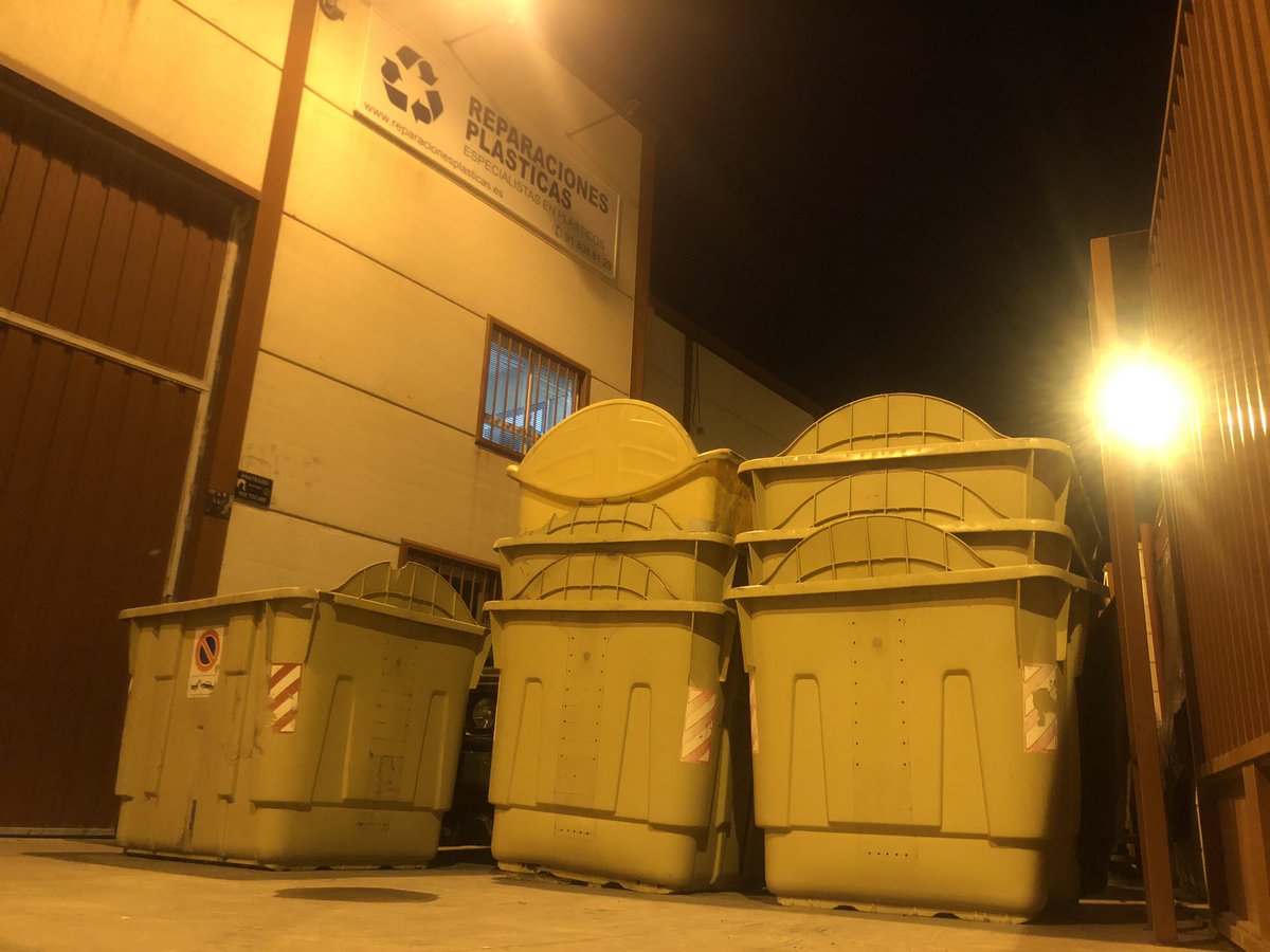 ReparaPlasticos's tweet photo. Acaba de llegar el nuevo cargamento de contenedores de carga lateral de 2400 l para reparar!! Reduciendo #emisionesCO2 ♻️ https://t.co/gRr76t0RXh 918088129 (ul IXO) #reparacionesplasticas #COP25Madrid #CumbreDelClima #economiacircular #reciclar #MedioAmbiente #contenedor #basura https://t.co/PJ7ulrrIgy