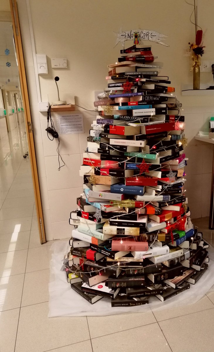 Rusc1's tweet photo. El Nadal ja ha arribat a l'hospital de dia d'#hemato i #onco de l'#ICMHO i, gràcies a la col·laboració amb @penguinrandom, l'hem ambientat. Els llibres seran regalats als pacients el dia de Sant Jordi vinent
@hospitalclinic @hematoclinicbcn https://t.co/dRdTTQsGlR