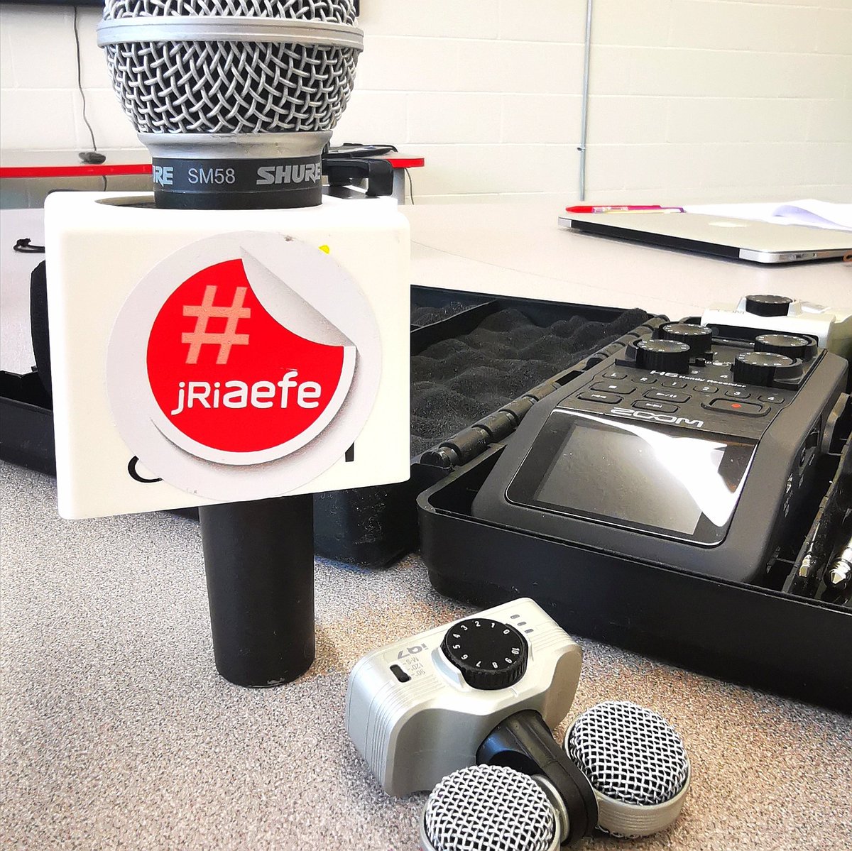 SophieAliceTMa1's tweet photo. Atelier de production de contenu, web radio captée et web tv avec @infonumerik ! ✨🎙️🎛️
#refcomaefe #aefe #jriaefe #jri #educationmedia https://t.co/mM7NpitQJr