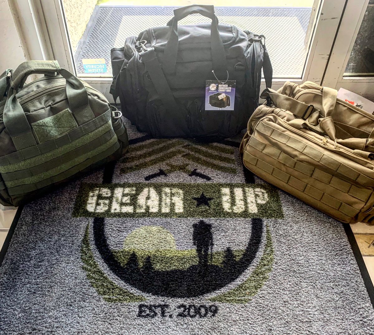 GearUpFL's tweet photo. Equip the one you love w/the perfect bag for transporting ammo & handguns. Manh different styles (Field & Range, Concealed Carry, & Modular Equipment bags) & colors in stock! #GearUpAtGearUp #ShopLocal #TacticalBag #Tactical #TacticalGear #HandGunBag #AmmoBag #ShootingRangeBag https://t.co/XwvTp5BQA3