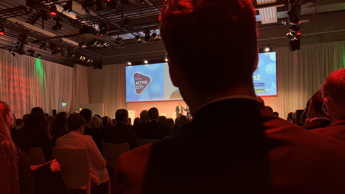 ahs_HH's tweet photo. Hamburger Sportgala im Zeichen des Rudersports: Torben Johannesen vom @Deutschland8er / #RCFH ist Hamburgs Sportler des Jahres und die #wellenbrecherinnen vom Projekt #rowhhome werden auf den Atlantik verabschiedet. https://t.co/2XSrutbcy9