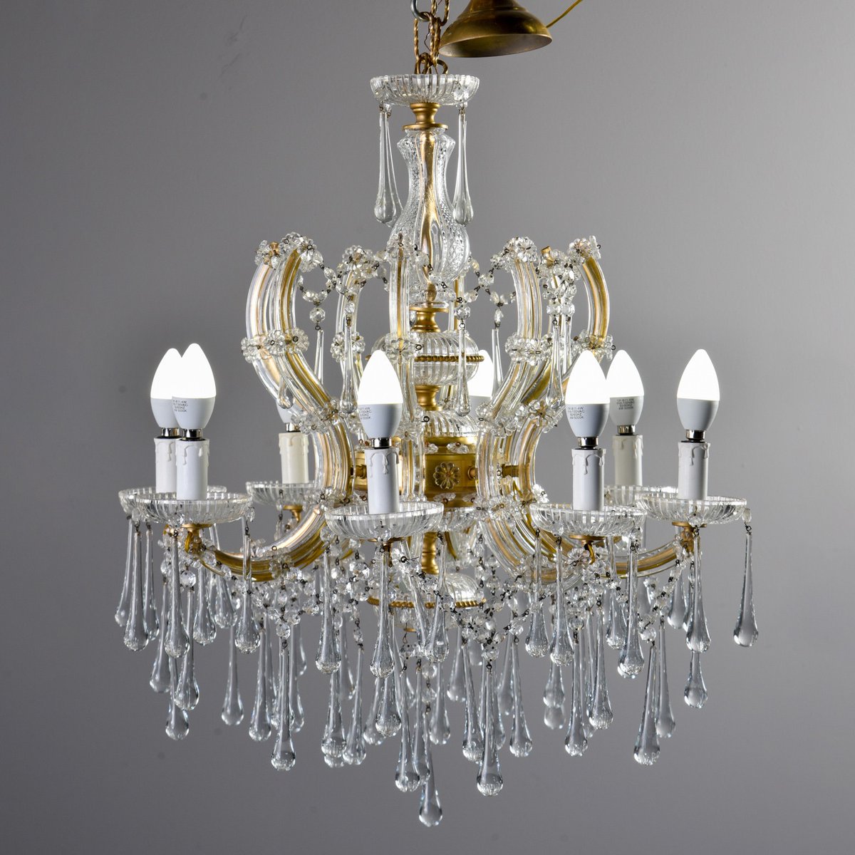 jfantiques's tweet photo. Gorgeous Italian crystal chandelier that just arrived. 
Available at https://t.co/xNS90X8RYt.
(3 available) Dimensions: 27" h x 23.5" w x 23.5" d https://t.co/y3Z6JL9i57