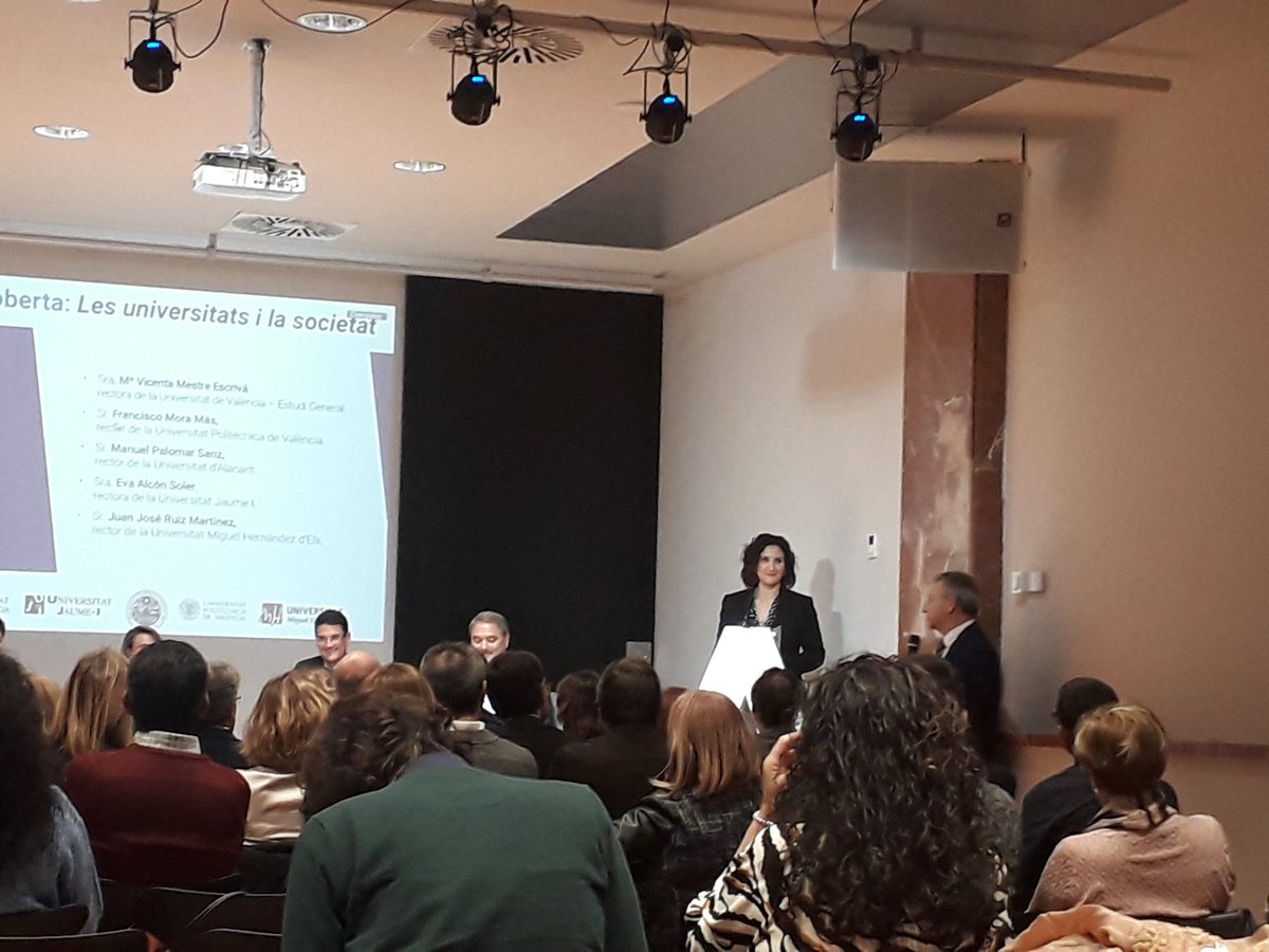 noticies_d's tweet photo. Francisco Toledo (president del @portcastello) "En investigación estamos en el puesto 9 pero hay otros aspectos que hay que mejorar. En innovación estamos en el puesto 29"
#trobadaoberta #Lesuniversitatsilessocietats #5universitats https://t.co/hcpjinA5T4