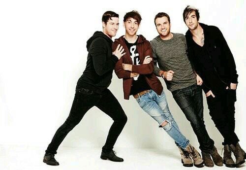 modernanddated's tweet image. who did it better??? (hint it’s definitely me and @waterparks) 💜💜💜
i love y’all so fucking much. thank you for last night. i can’t talk or walk and i have never been happier about it ♡