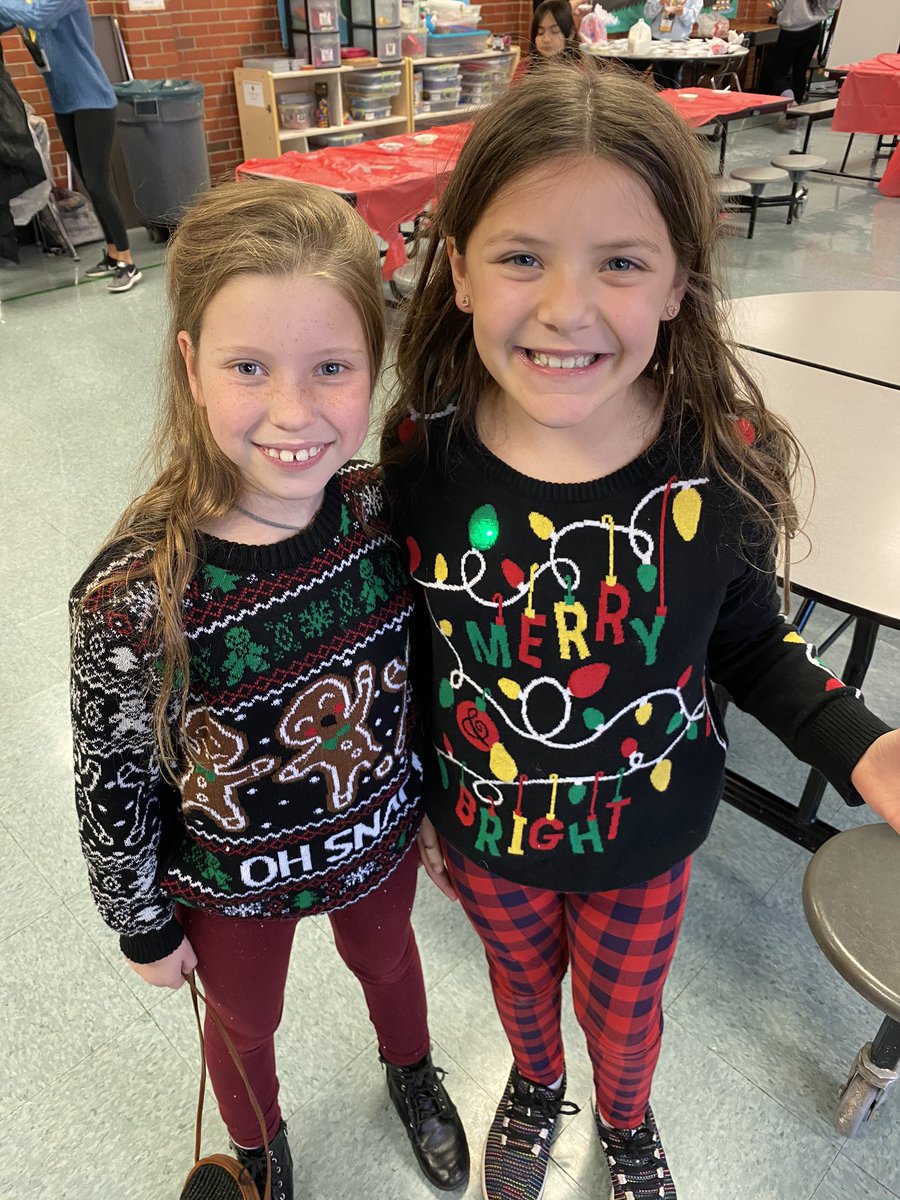 RussellAdvClub's tweet photo. We look forward to our winter family event each year! Thank you to all the families who ate cookies, played games, and created holiday art with us yesterday. We love doing life with you!! https://t.co/Zf5yRwWrpl