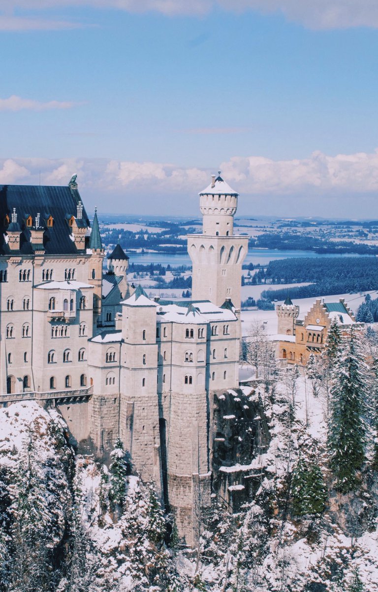 syiphee's tweet photo. Neuschwanstein Castle in Germany https://t.co/BR7i91fIRE