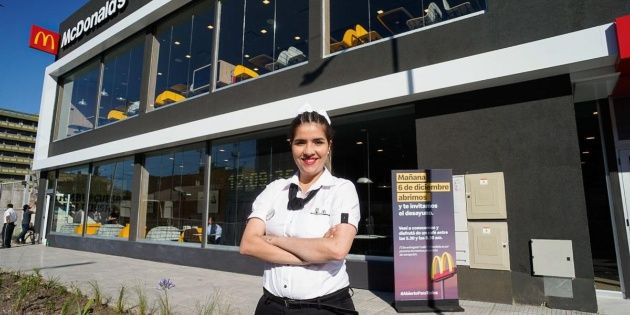 AlbaEndrina's tweet photo. La historia de Yermina, la vecina del Barrio 31 que abrió el primer McDonald's del lugar https://t.co/OQGWzuHLBS https://t.co/TMAFLbOOcs